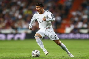 拜仁持续高歌猛进，稳居榜首，拜仁拜仁