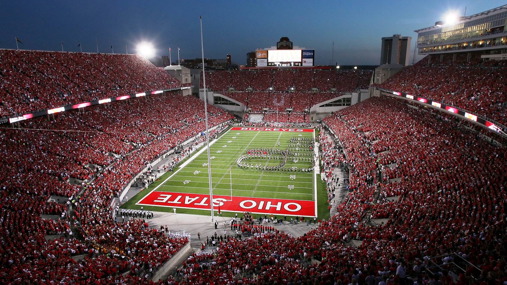 “山谷追逐：峡谷中的极速激战”，山谷峡谷河谷