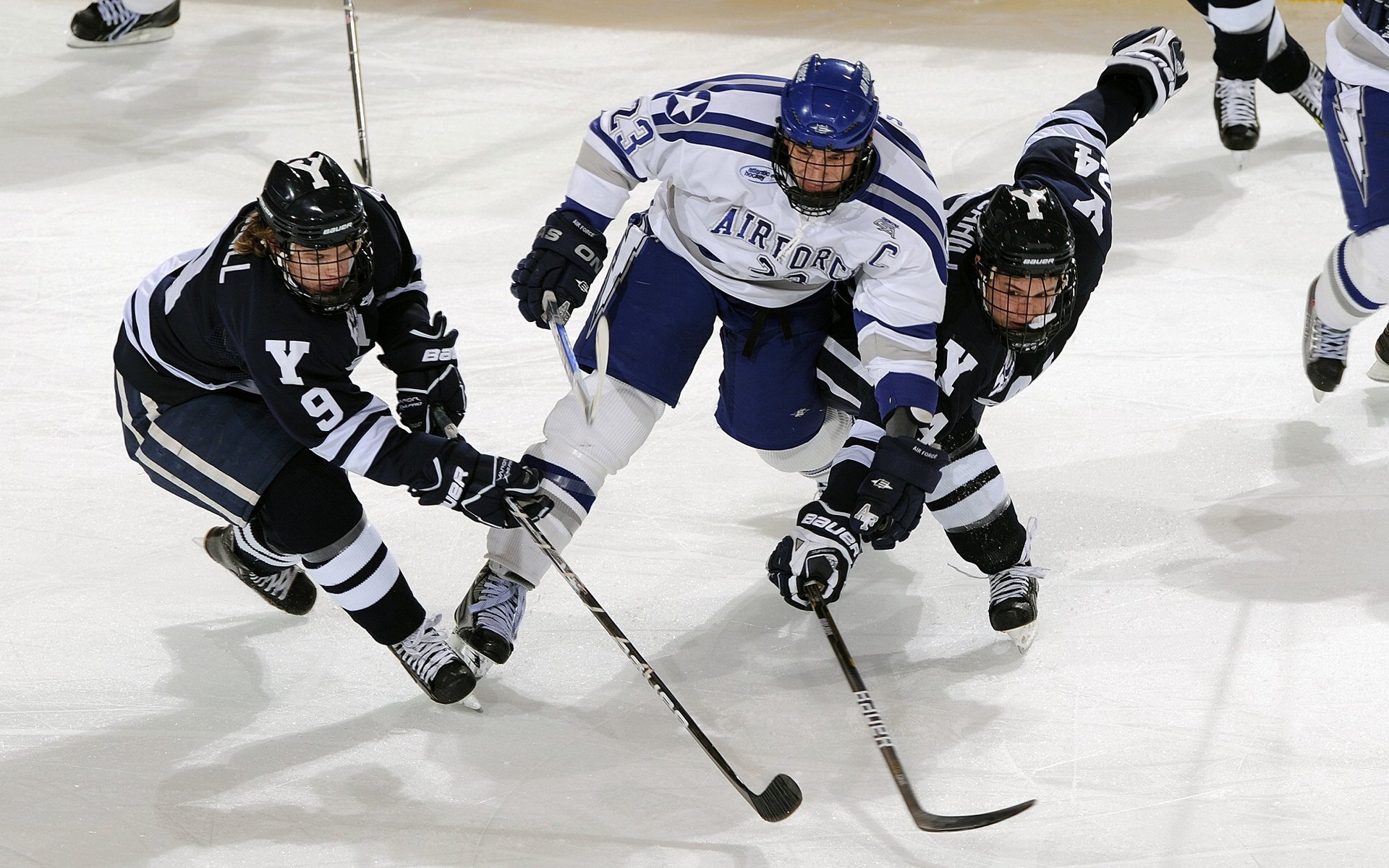 阿尔阿赫利客场表现稳健,阿尔赫尔德